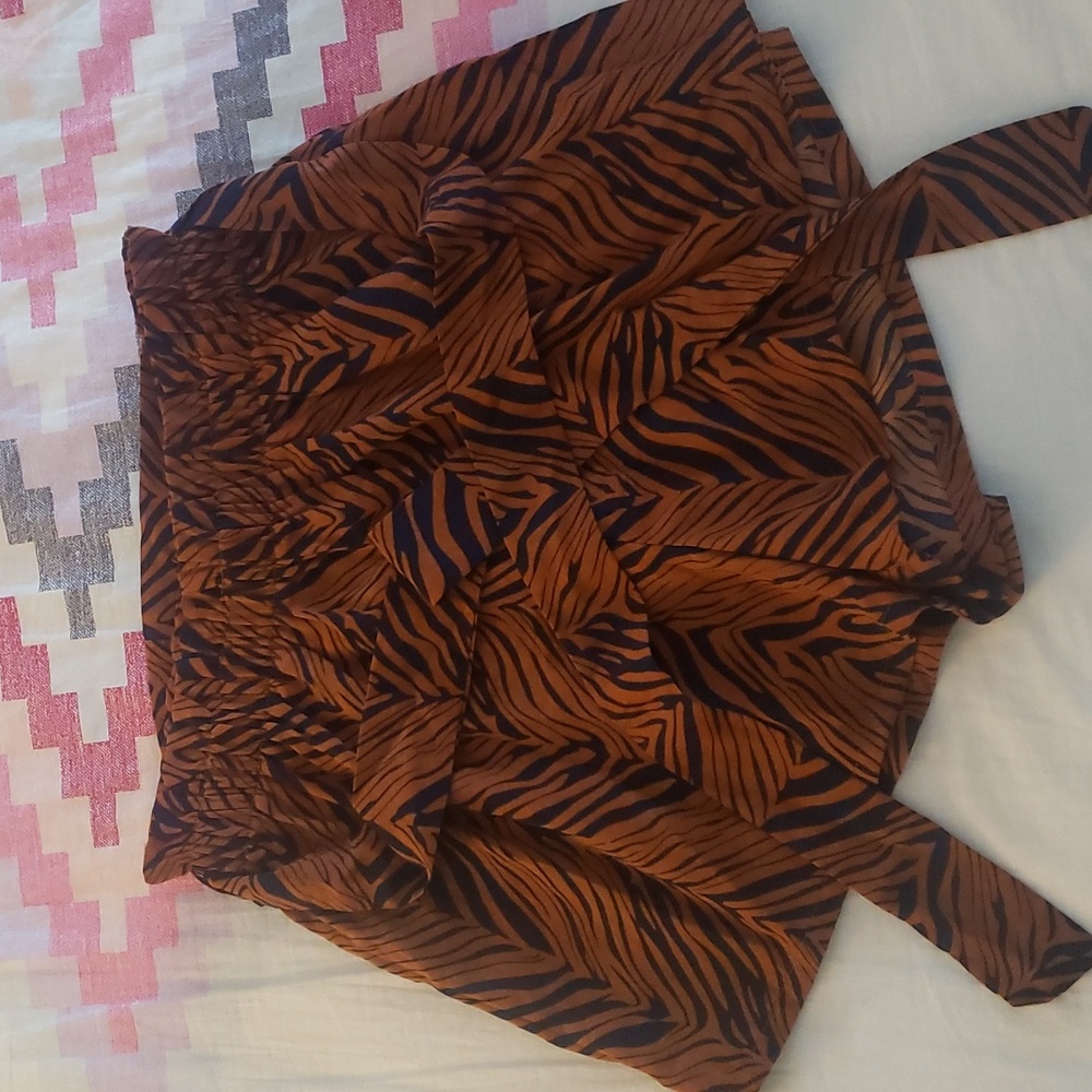 Shein, S, brown/navy tiger print but looks black